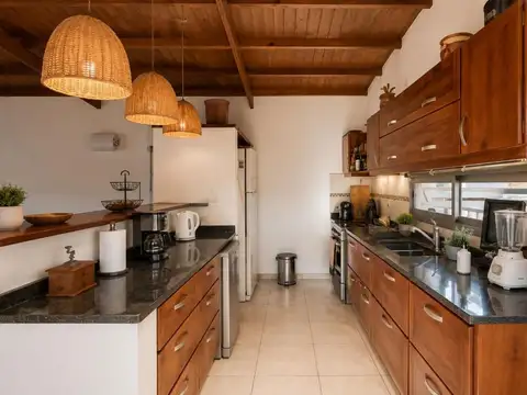 Casa 4 ambientes con 3 baños