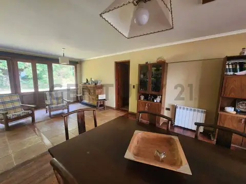 Casa 10 ambientes con 3 baños