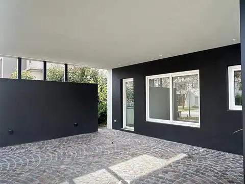 Casa 5 ambientes con 3 baños
