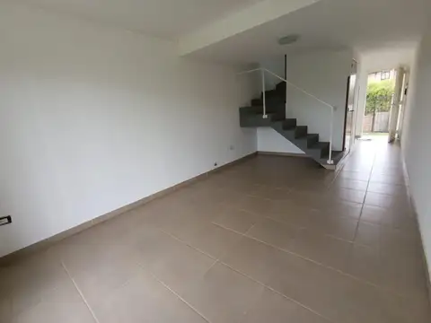 Casa en Alquiler al Este