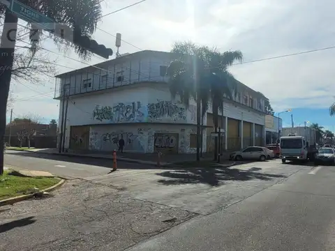 Av. Hipolito Yrigoyen  al 1900
