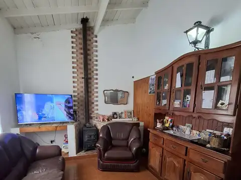 Casa 4 ambientes con 2 baños