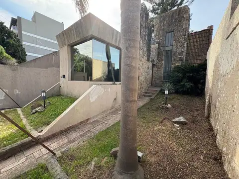 Hipólito Yrigoyen 700