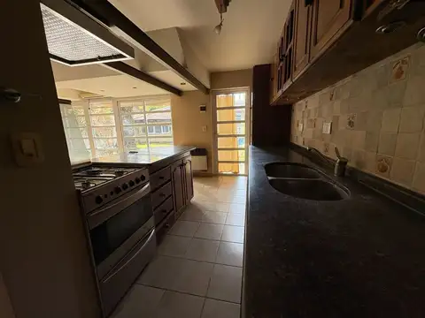 SE VENDE CASA SOBRE LOTE PROPIO - GRAL RODRIGUEZ