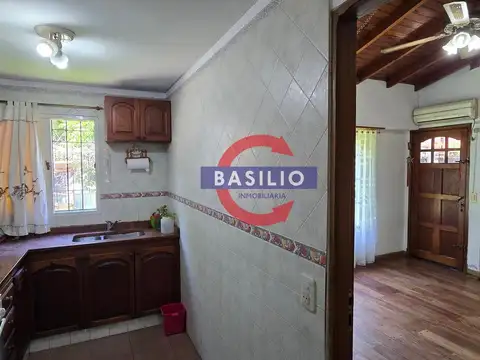 PH EN PLANTA BAJA TIPO CHALET, 4 AMBIENTES CON COCHERA Y JARDÍN, A 1 CUADRA DE AV. DE MAYO