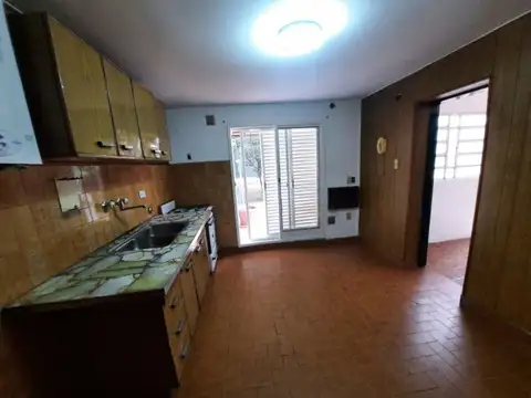 Casa 5 ambientes con 1 baño