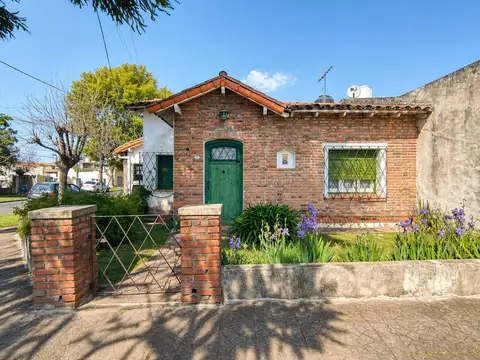 Casa en venta en Castelar con 120 m² cubiertos sobre un lote de 196 m² | Lote propio