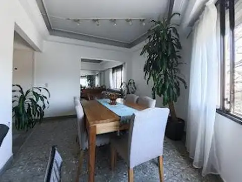 Depto Tipo Casa 5 ambientes con 2 baños