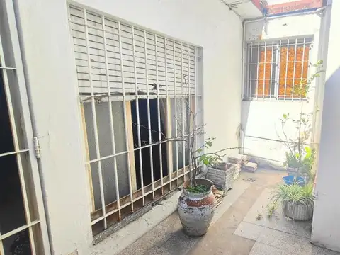 CASA EN VENTA EN LANUS. INVERSION!
