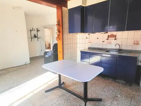 CASA EN VENTA EN LANUS. INVERSION!