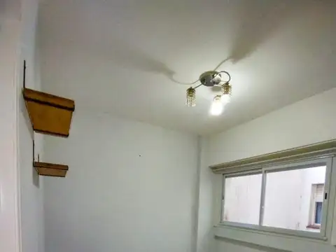 Departamento 2 ambientes , zona centro.