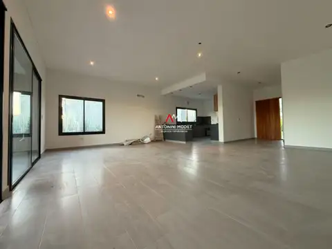 CASA EN VENTA EN SANTA LUCIA - PILAR DEL ESTE