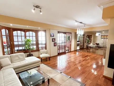 Piso 6 Amb c/ balcon, patio y 2 cocheras