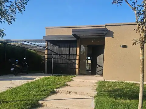 casa en Alquiler con pileta en santo tomas