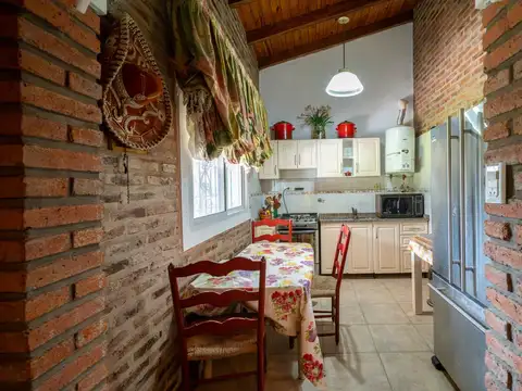Casa en Venta con 3 cocheras