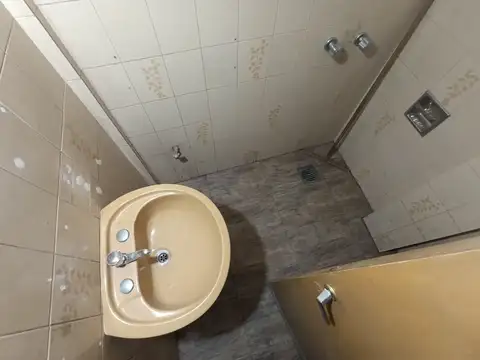 Local en Alquiler en Tablada, $ 390.000