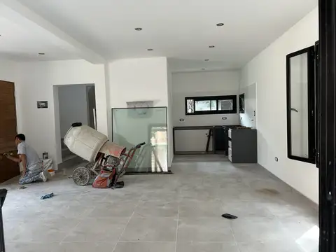 VENTA CASA EN OBRA TIPO DUPLEX  SOBRE AV. INTERBALNEARIA .ZONA RESIDENCIAL. TERCER PROYECTO  SIMILAR