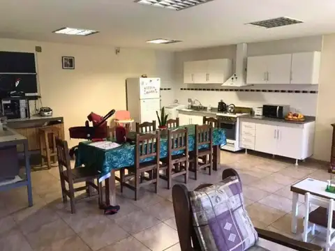 “Casa sobre dos terrenos en Bernal”