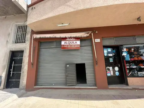 Local comercial en alquiler ubicado en La Plata. Av. 122 n2011