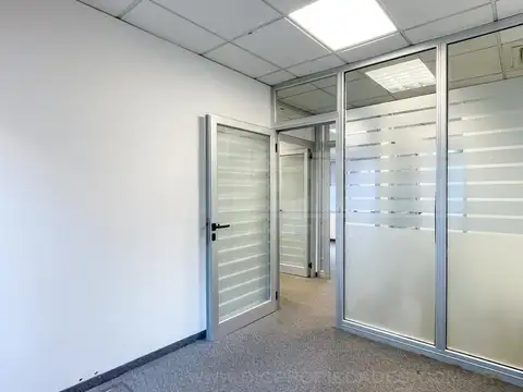 Oficina 4 ambientes con 2 baños