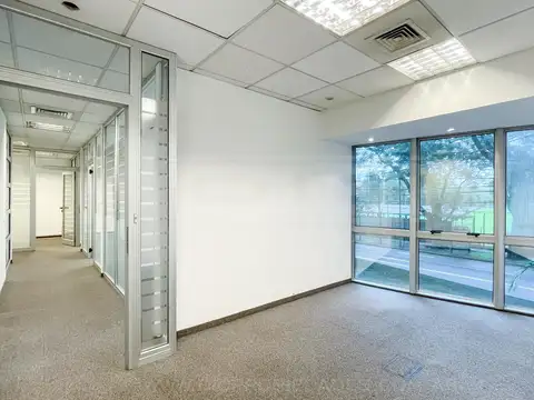 Oficina en Acassuso , en semipiso con varios despachos .