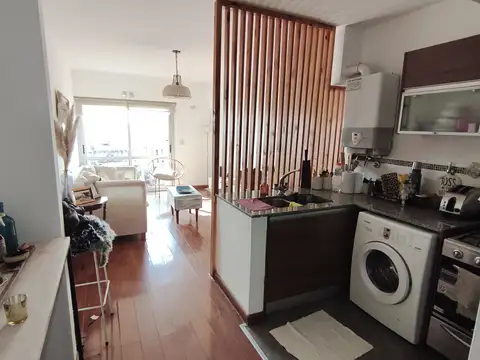 Departamento dos ambientes con parrilla y doble balcón