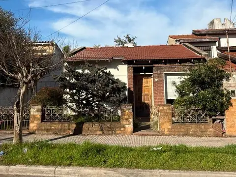 Casa 3 ambientes Castelar Norte ideal para actualizar