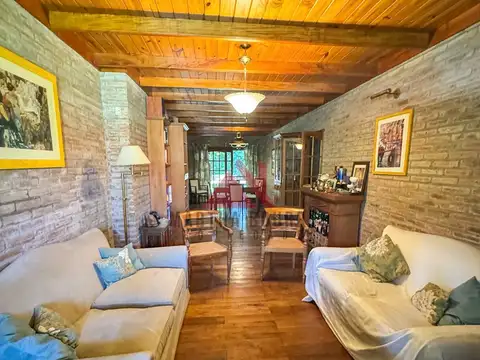 Casa en Venta con 2 cocheras
