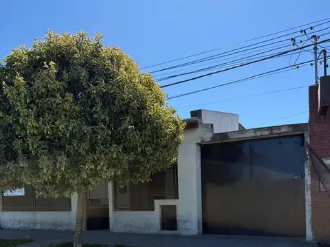 Casa 3 dormitorios en venta en Brandsen. quincho