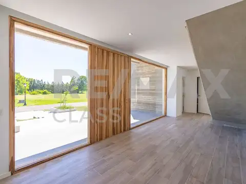 VENTA - CASA A ESTRENAR FRENTE A LA CANCHA DE POLO