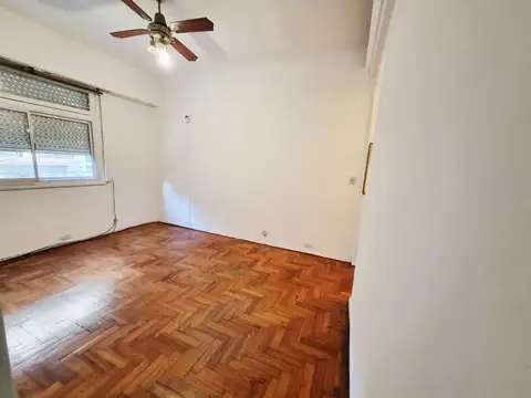 Departamento en Alquiler en Parque Centenario, $ 800.000
