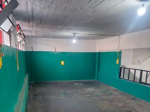 Local en Alquiler en Lomas del Mirador, $ 2.200.000