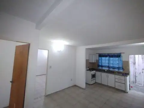 Depto Tipo Casa en Alquiler en Remedios de Escalada, $ 850.000