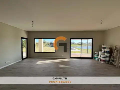 Casa 4 ambientes con 3 baños