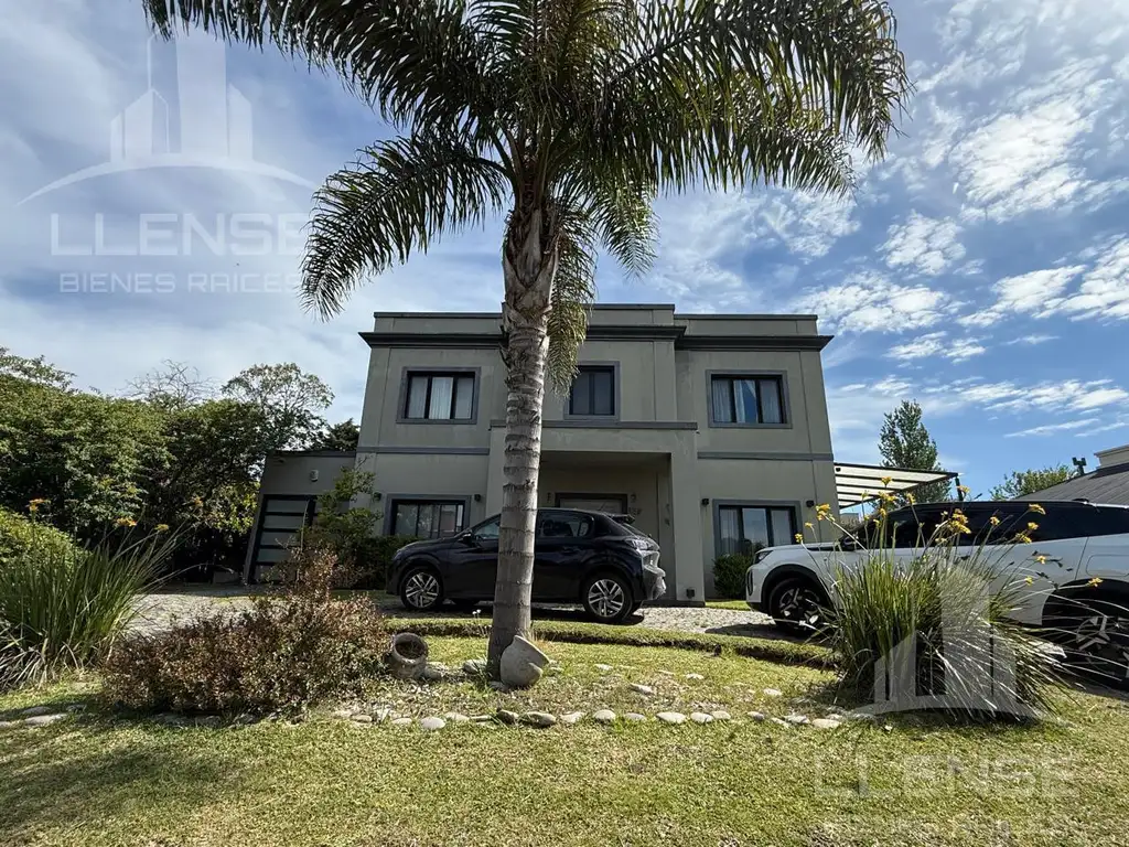 Casa - 270  m² Cubierta | 3 dormitorios | 21 años | 2 baños | 4 ambientes | 2 cocheras