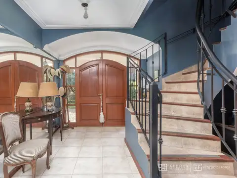 Casa 15 ambientes con 4 baños