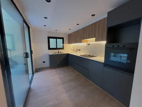 Casa 5 ambientes con 4 baños