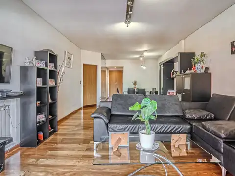 Venta departamento 4 ambientes con 2 cocheras y terraza con quincho