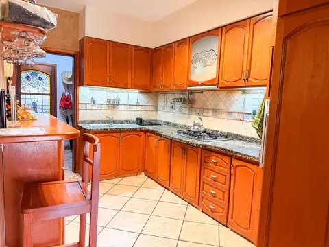 Casa 6 ambientes con 1 baño