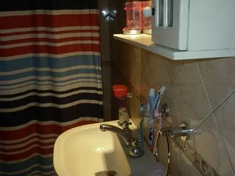 CASA Y DPTO EN VILLA DE MAYO