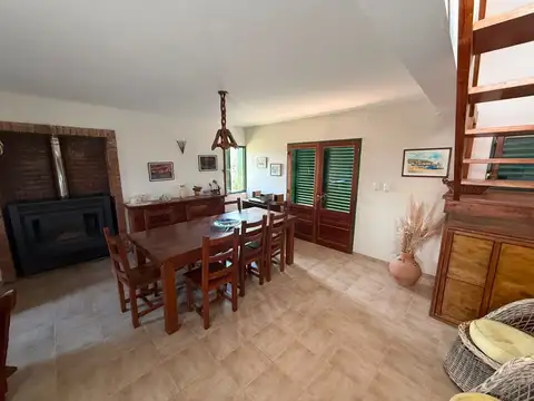 Casa 6 ambientes con 4 baños