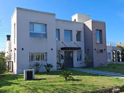 Venta casa Barrio Los Troncos Berazategui