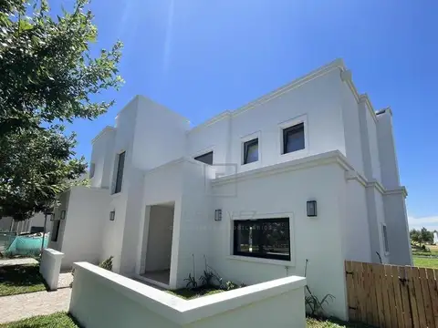 Casa en Alquiler de 3 dormitorios