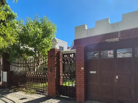 Casa en venta c/ cochera en Centro
