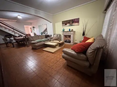Depto Tipo Casa en Venta en Villa Sarmiento, USD 250.000