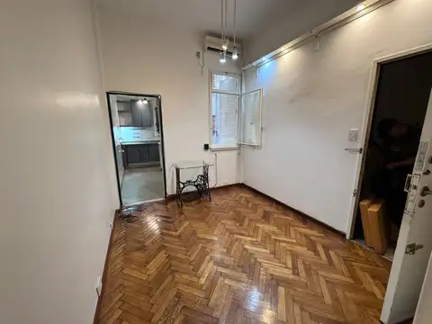 Presidente José Evaristo Uriburu 400, Piso 2