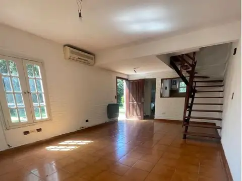Casa en Alquiler con 1 cochera