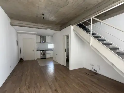 Depto Tipo Casa en Alquiler con 1 cocheras