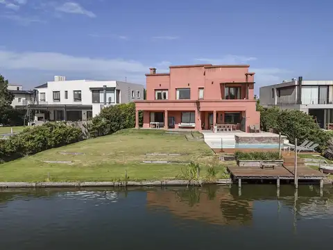 Casa en venta, 5 dormitorios en Lagos Del Norte
