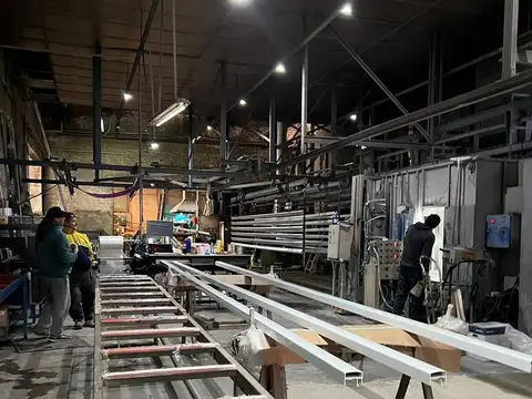 Venta Galpon Industrial sobre Av. Marquez con Local a la calle Jose Leon Suarez JT